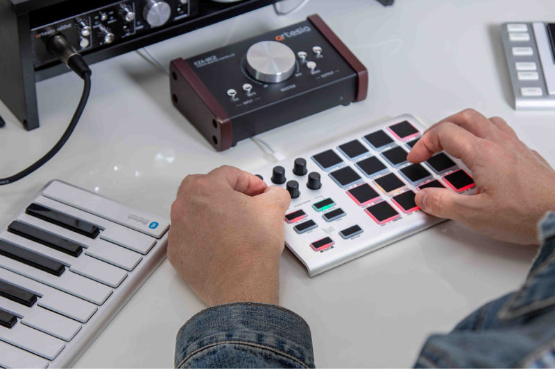 Xjam USB MIDI Performance Controller, polyphonic aftertouch, plug & play on iPad, iPhone, Mac, PC and Software Suite Included - Musical Instrument Warehouse