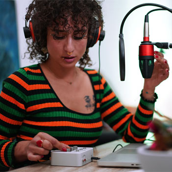 ESI Neva UNO Audio Interface bundle Protools Suite Included - Musical Instrument Warehouse